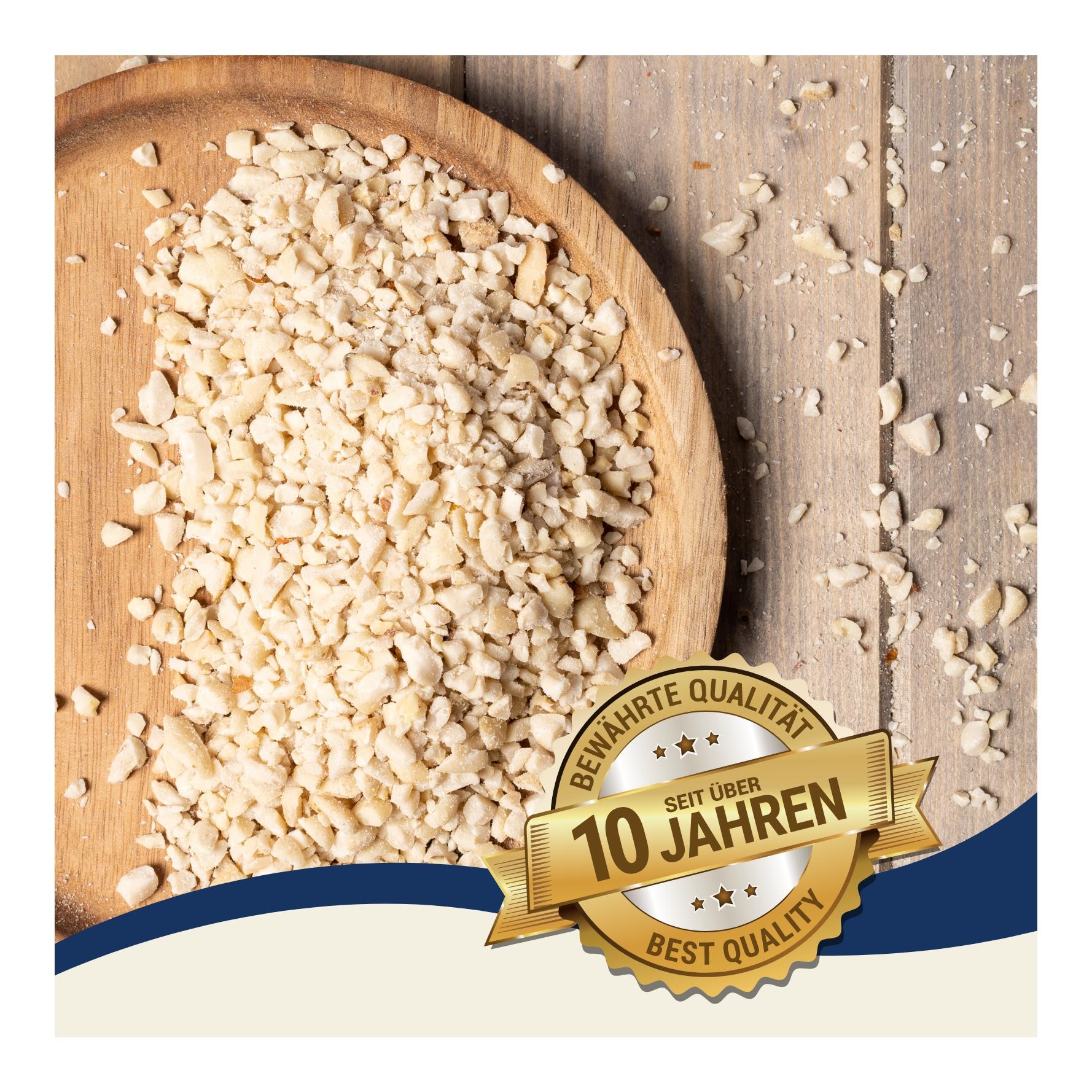 Erdnusskerne weiss gehackt