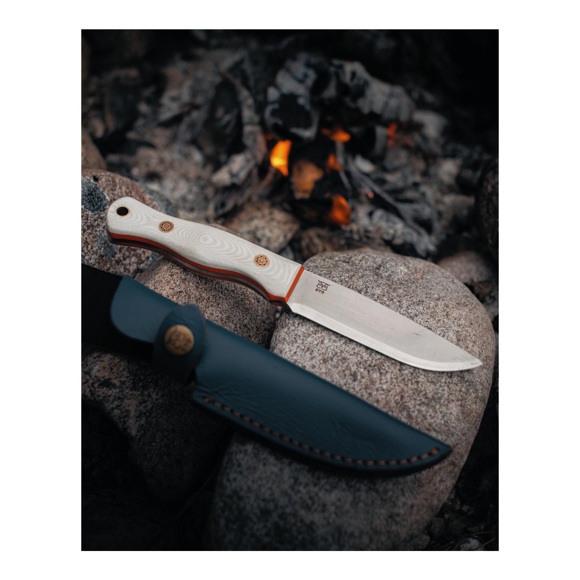 SVALBARD - Couteau de chasse/de plein air avec étui de protection en cuir (full tang)