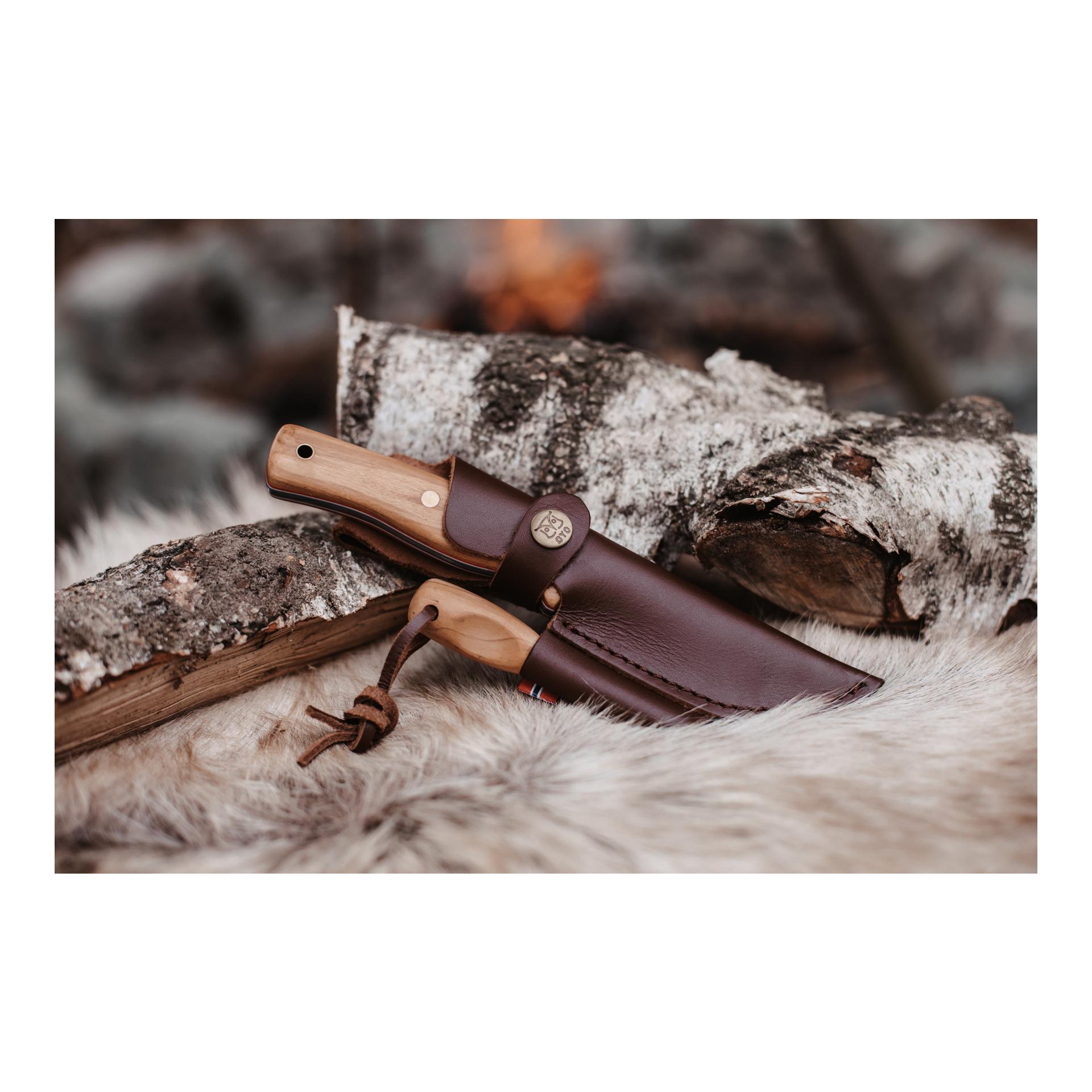 FEMUNDEN - Jagd/Outdoormesser mit Lederscheide (Full Tang)  FEMUNDEN - Jagd/Outdoormesser mit Lederscheide (Full Tang)