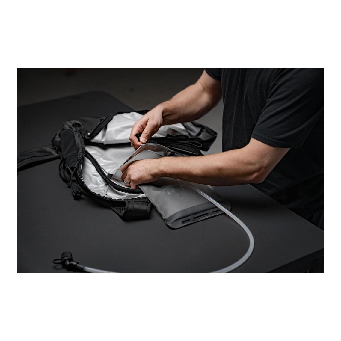 Beast 28L Faltrucksack - Schwarz