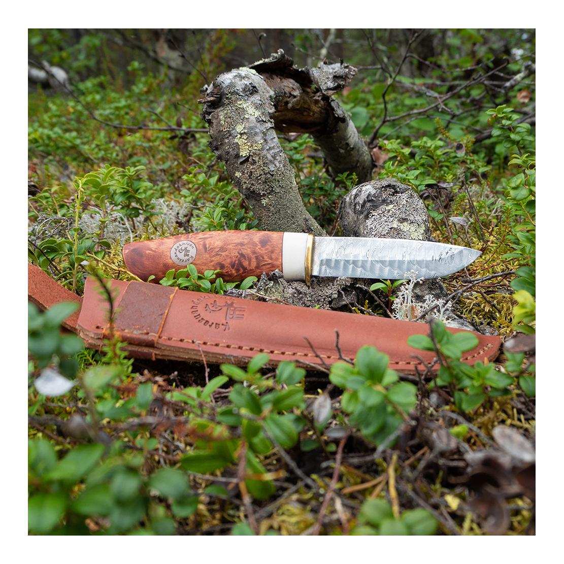 Galten - Exklusiv Damasteel Nordic Light - Jagdmesser mit Diamantschleifstein und Lederscheide Galten - Exklusiv Damasteel Nordic Light - Jagdmesser mit Diamantschleifstein und Lederscheide