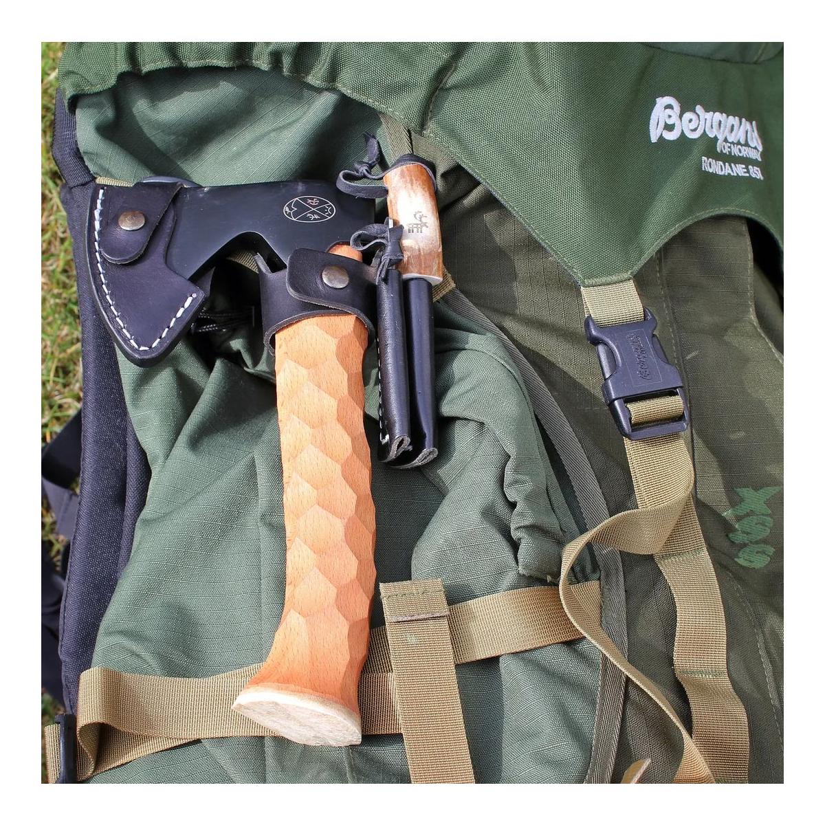 Metsämies Hätä - High Carbon - Bushcraft Axt mit Diamantschleifstein, Feuerstahl und Lederscheide